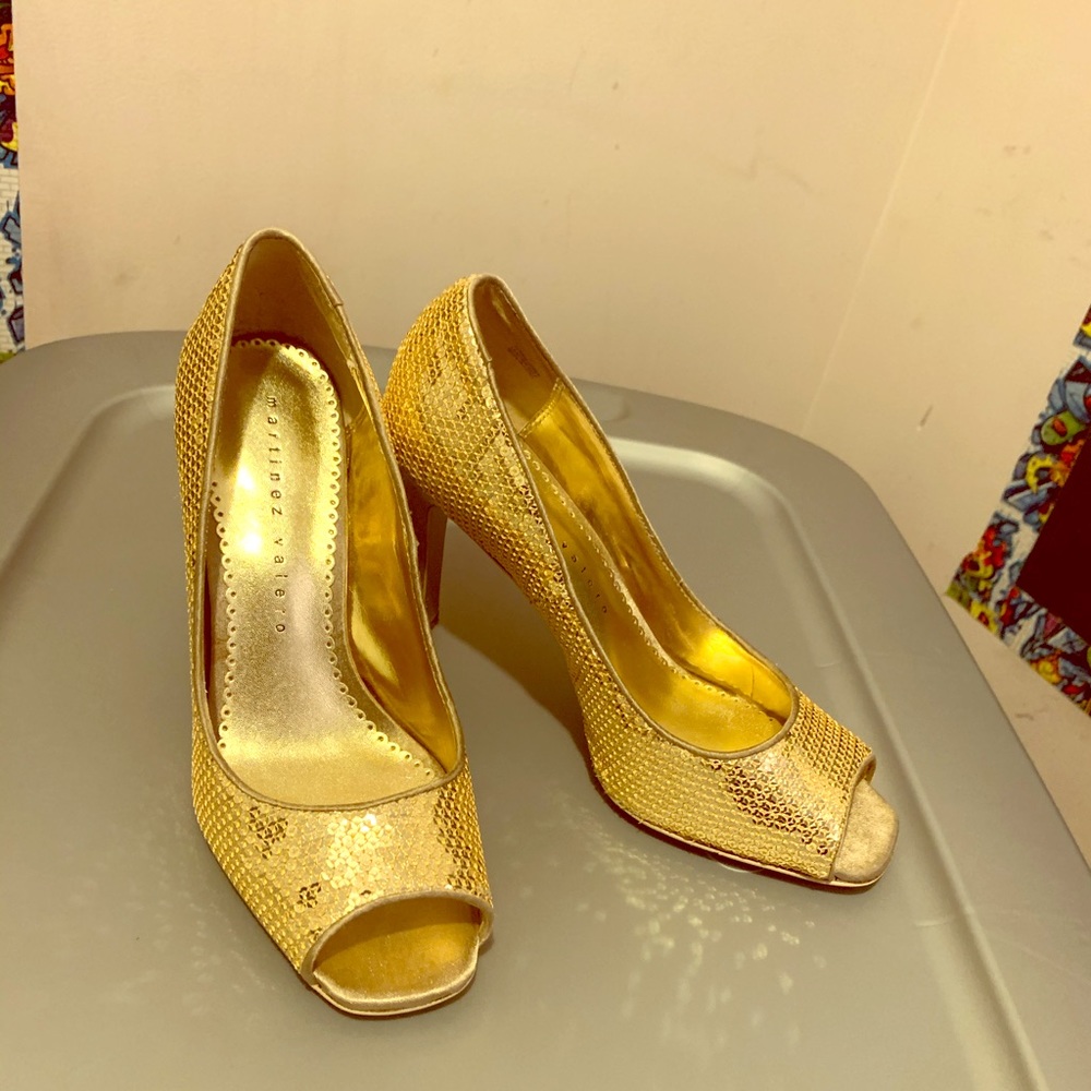 Sequined Open Toed Pumps